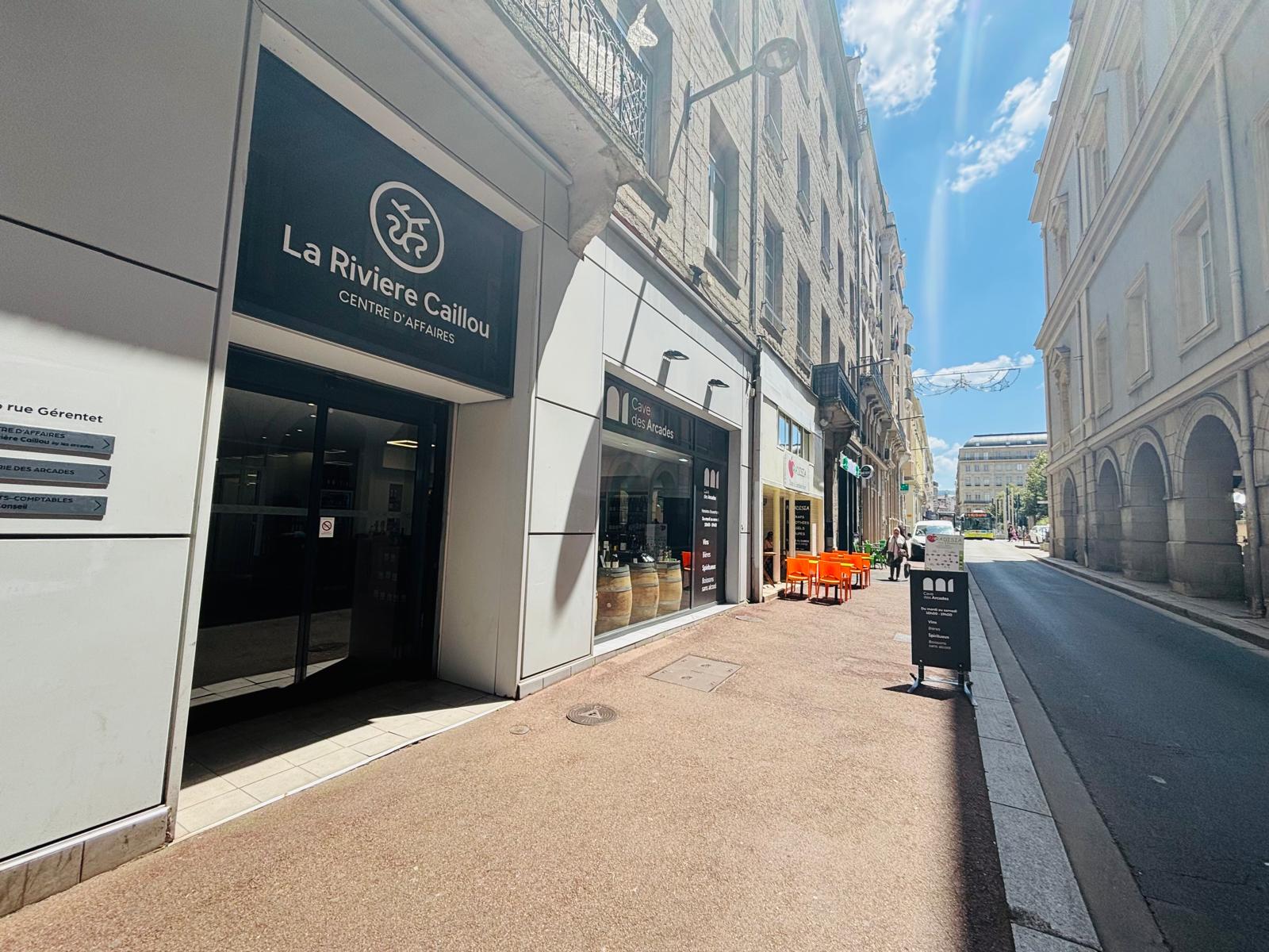 Devanture de La Rivière Caillou, 6 rue Gérentet en hypercentre de Saint-Étienne