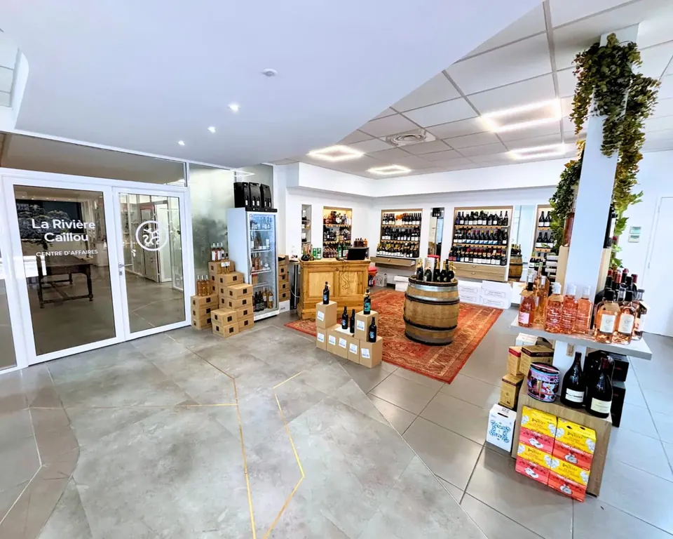 La Cave des Arcades, cave à vins du centre d'affaires La Rivière Caillou à Saint-Étienne